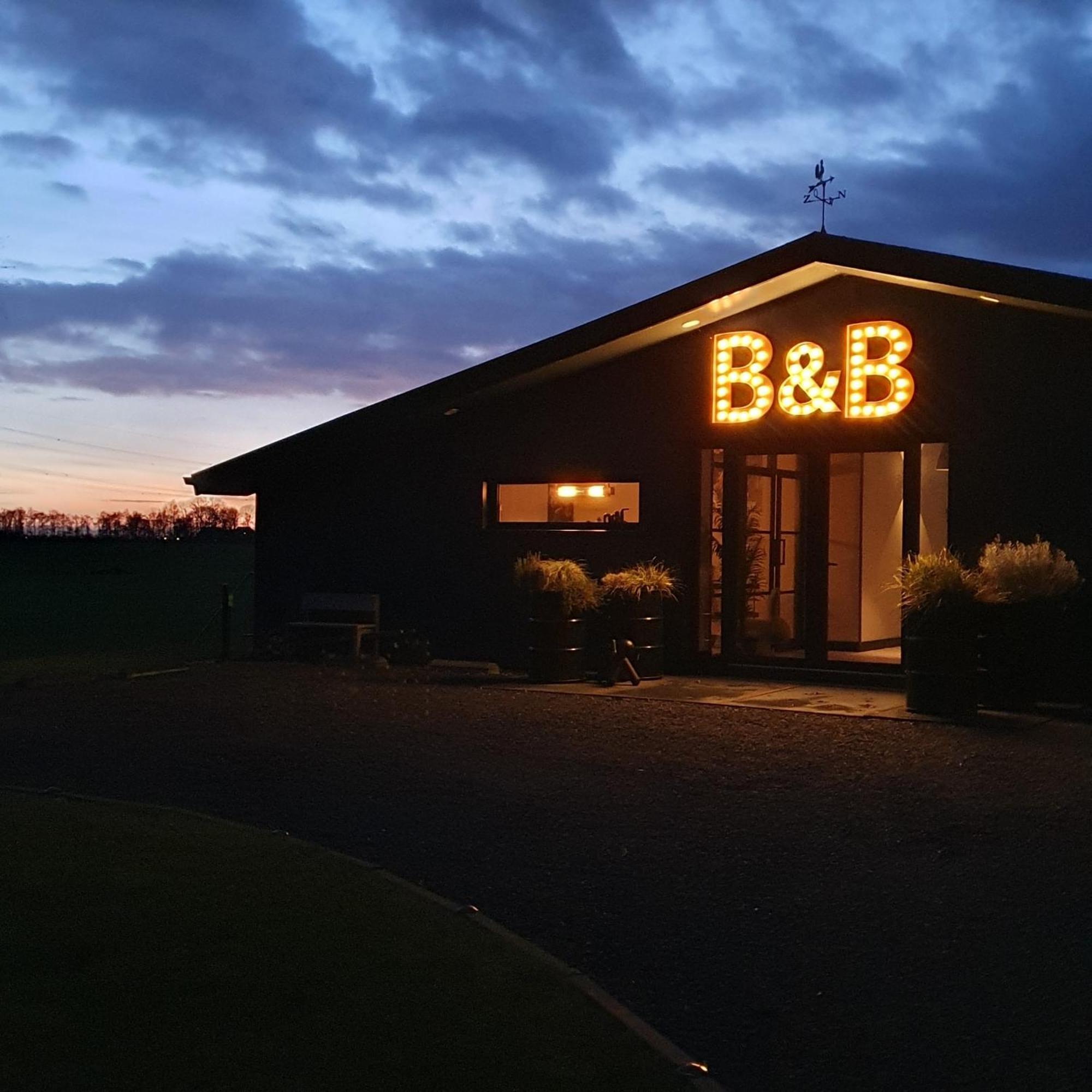 Bed and Breakfast Hippe Schuur Tytsjerk Esterno foto